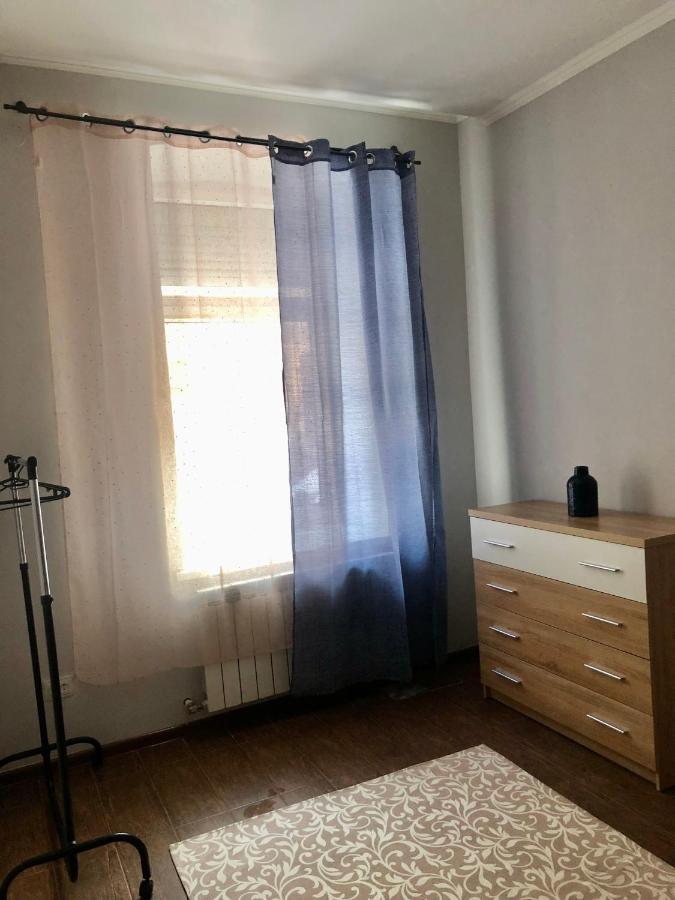 Old City Apartment With Parking ลวีฟ ภายนอก รูปภาพ