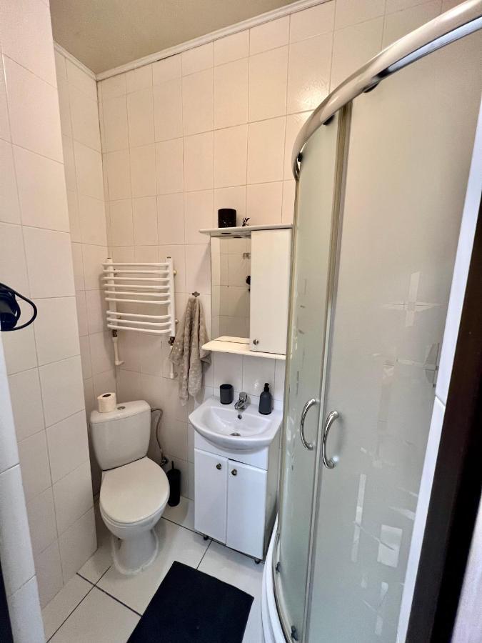 Old City Apartment With Parking ลวีฟ ภายนอก รูปภาพ