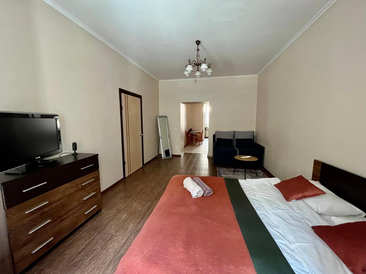 Old City Apartment With Parking ลวีฟ ภายนอก รูปภาพ