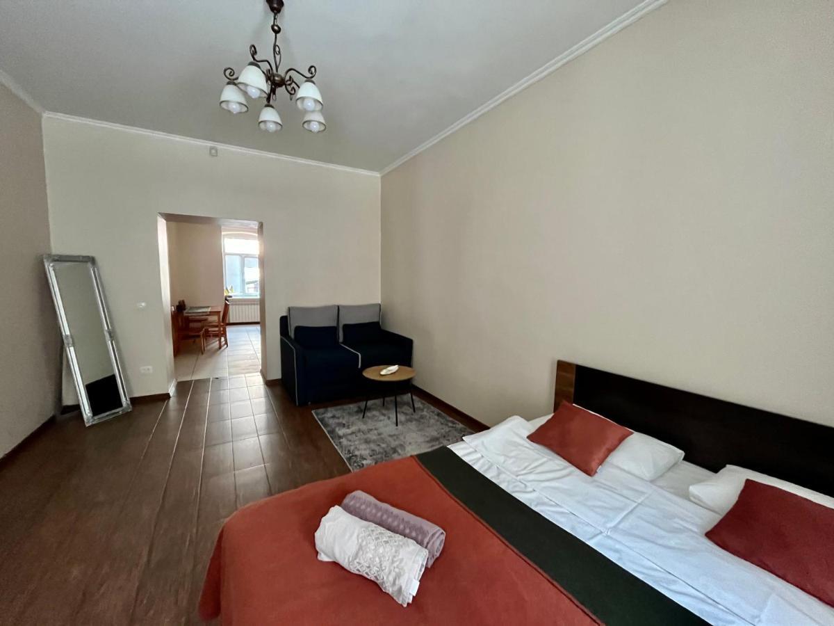 Old City Apartment With Parking ลวีฟ ภายนอก รูปภาพ