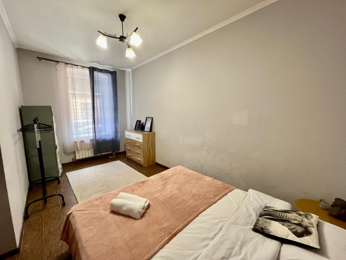 Old City Apartment With Parking ลวีฟ ภายนอก รูปภาพ